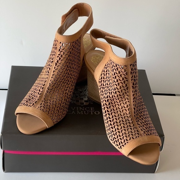 Vince Camuto Nude Wedge Sandal Platform Block Heels Dastana, Sz 11M - Picture 1 of 8
